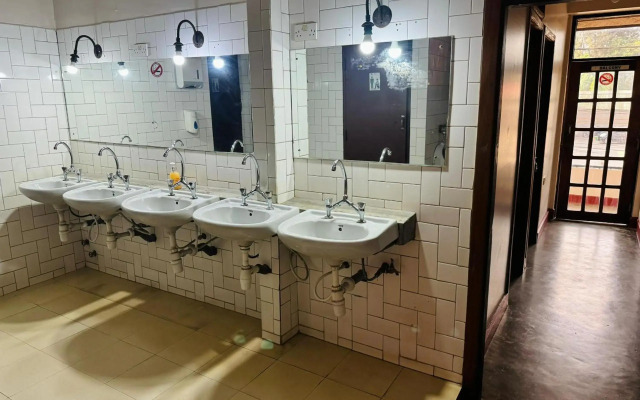 Arusha Backpackers Hotel - Hostel