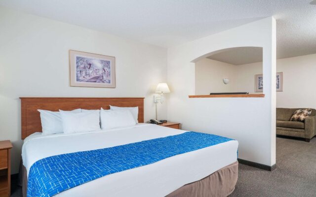 Travelodge & Suites by Wyndham Fargo/Moorhead