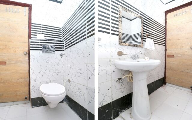 OYO 23711 Hotel Tushar