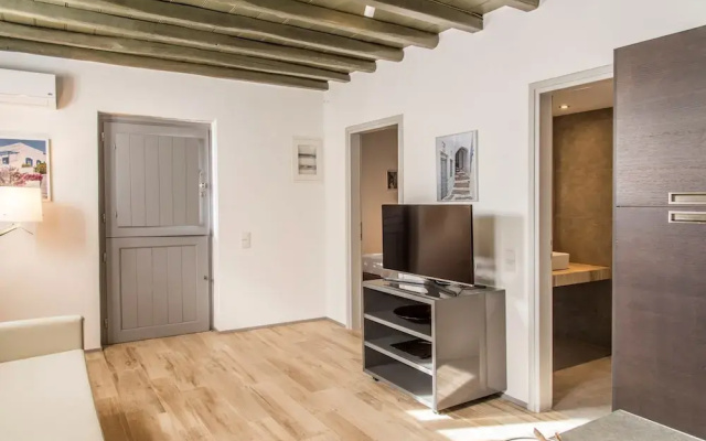 Tinos Pegion House