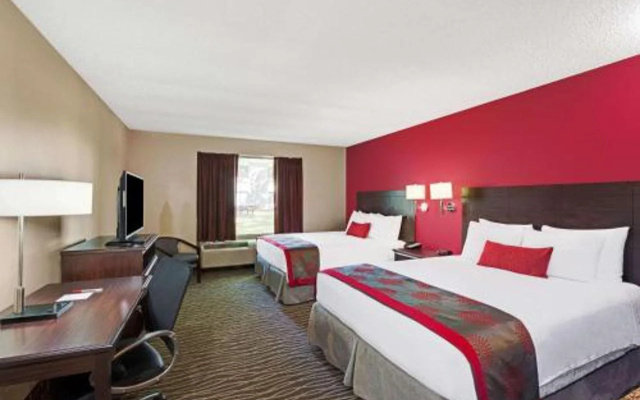 Ramada Hotel & Conference Center by Wyndham Columbus