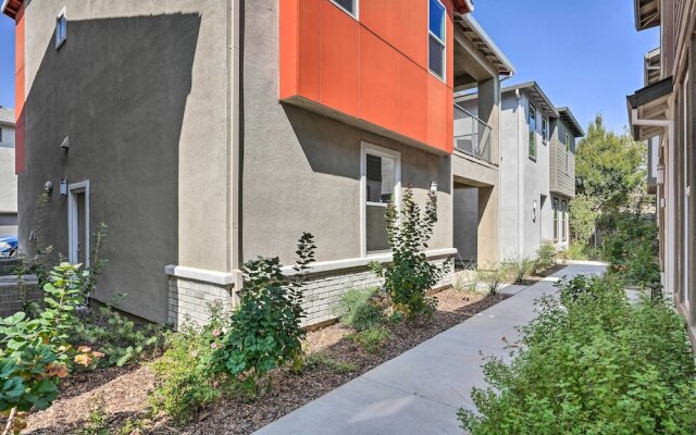 Pet-friendly Elk Grove Retreat w/ Balcony!