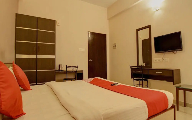 OYO 4594 Apartment Krish Inn