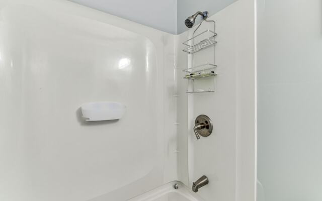 7 Mi to Louisville: Family-friendly Jefferson Home