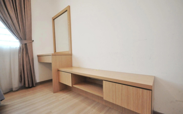 Rusnoor Homestay Alami Residensi 2-17-2 – Guest Rooms – Shah Alam