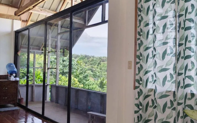 Siquijor Overlooking House 100 Meters Before Cambugahay Falls