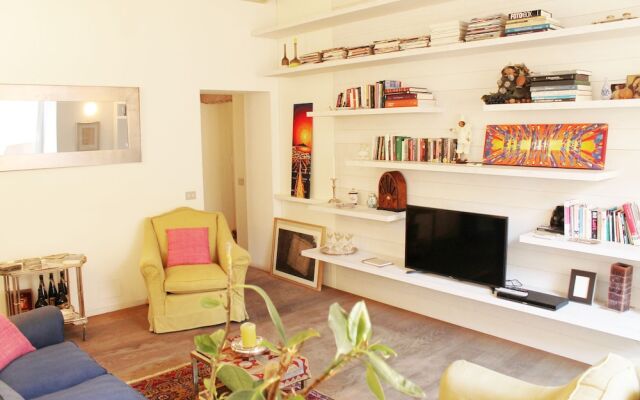 Trevi Fountain 2BR Apartment