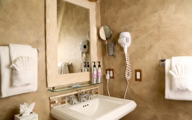 Luxx Boutique Hotel