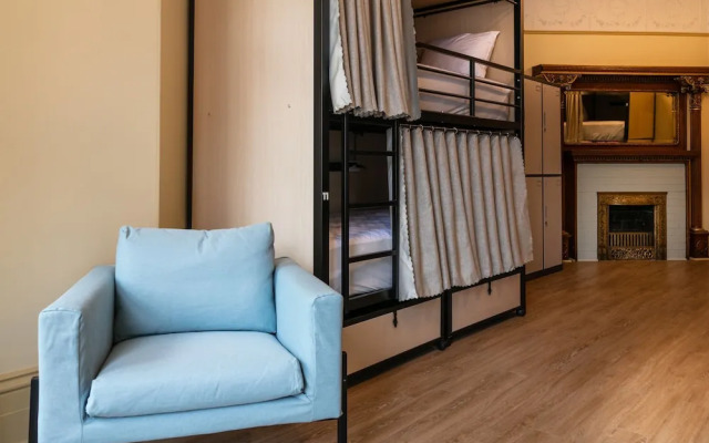 QBEDS Hostel