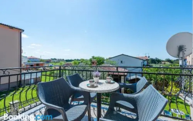 Apartments Emi Novigrad