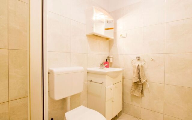 Cosy Holiday Home in Baška Voda With Terrace