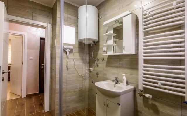 Apartmani “LAZAR” i “LENA”