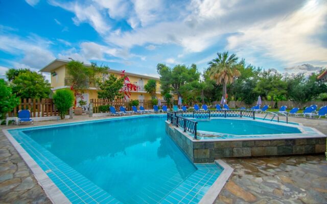 Splash Pool Bar