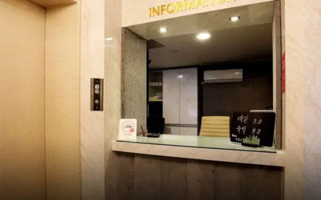Juno Hotel