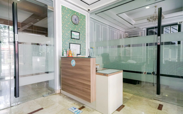 RedDoorz Premium near RS Pondok Indah