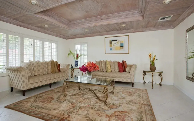 Long Island Breeze Compound 6 Bedroom Home