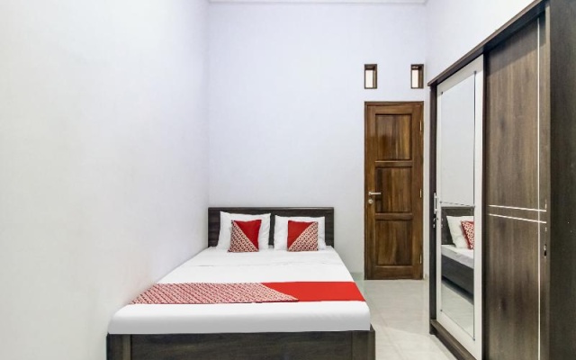 Cottage Putra Mutun Beach by Oyo – Guest Rooms – Bandar Lampung