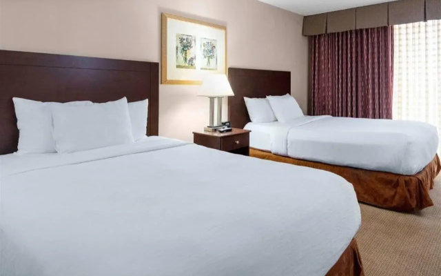 Embassy Suites Kansas City Plaza