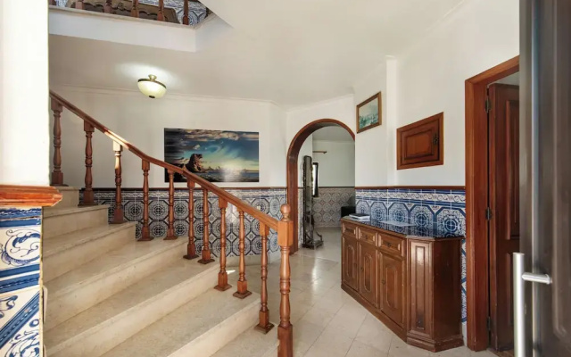 Residential Cul-de-sac Walking Distance to Centre, Private Pool, Free AC & Wifi