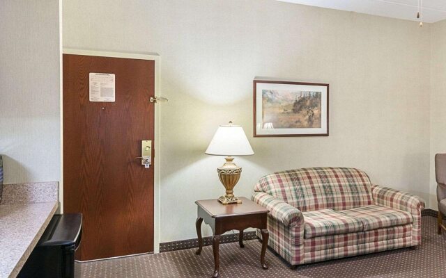 Quality Inn & Suites Skyways