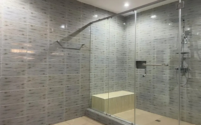 Aaron's Place Luxury Apartments & Rooms
