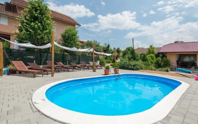 San - With Pool - SA4