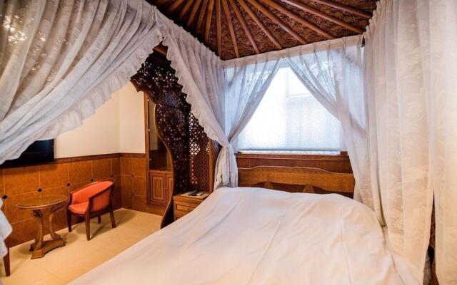 Whales Mountain & Seaview Resort