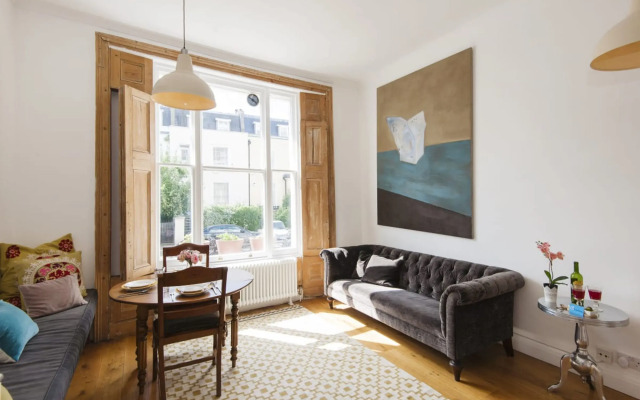 Bright Talbot Road Apartment