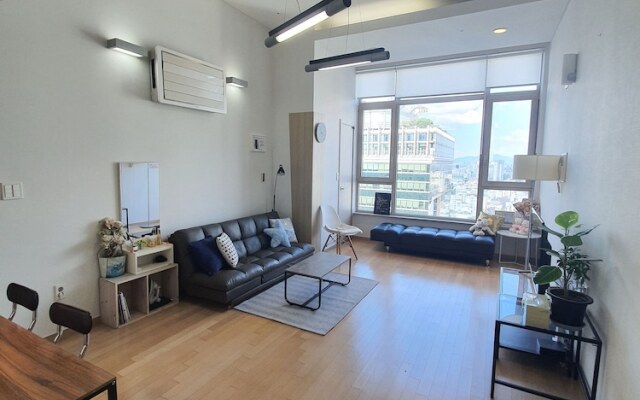 Jia's Spacious Sky Loft