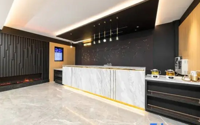 Heyue Hotel (Qitaihe Pedestrian Street)