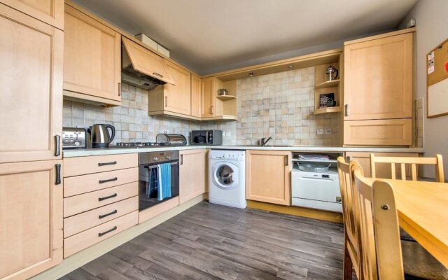 Gorgeous 2BR City Centre Apt with Parking