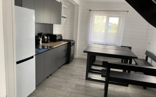 Дом у пруда