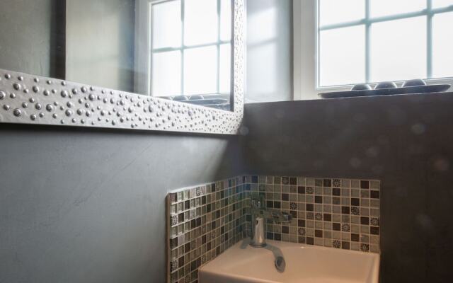 Cosy Holiday Home in Mandeville en Bassin With Garden