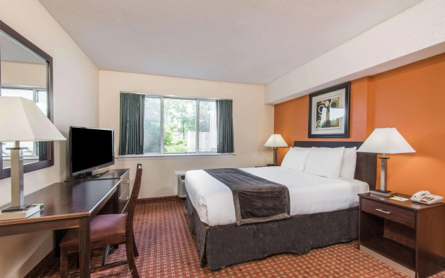 Days Inn & Suites Groton