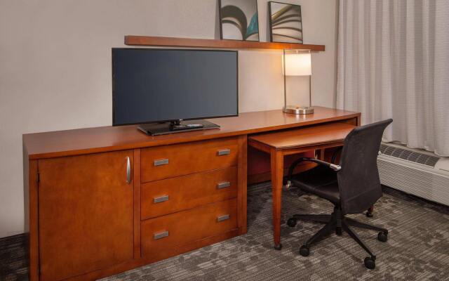 Courtyard by Marriott Dulles Town Center