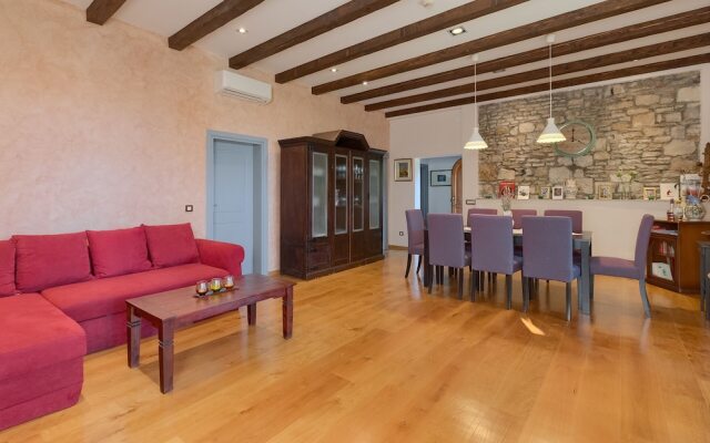 Holiday House in Pula 30 m From the sea