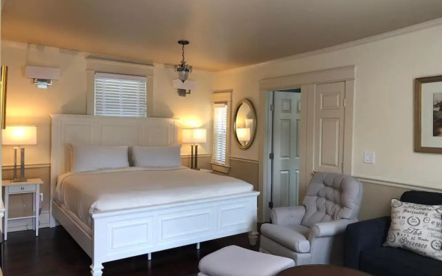 Bellevue Manor