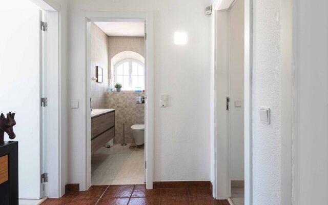 Sesimbra Stylish Villa by Homing