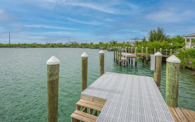 Mastway House by Brightwild Pool Dock