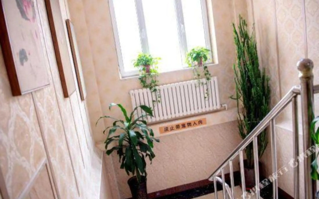 Helong Theme Hotel (Dalian Hua'nan Square)