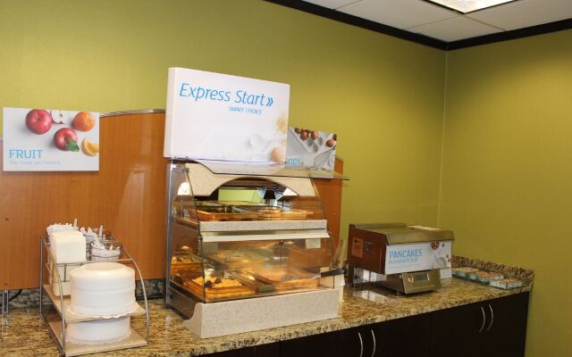 Holiday Inn Express Forsyth by IHG
