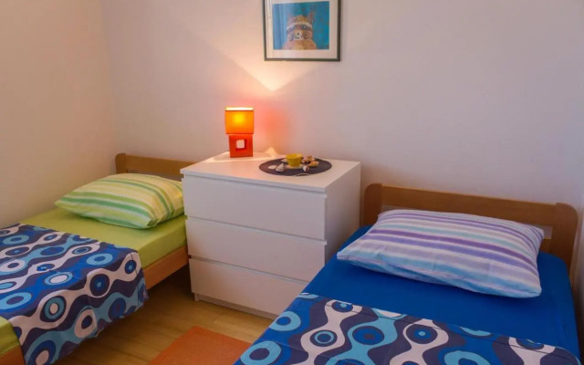Apartments by the sea Stomorska, Solta - 5190