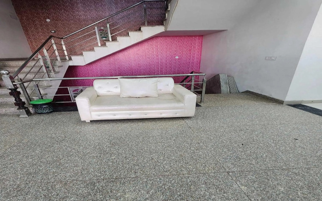 OYO 80681B City Palace