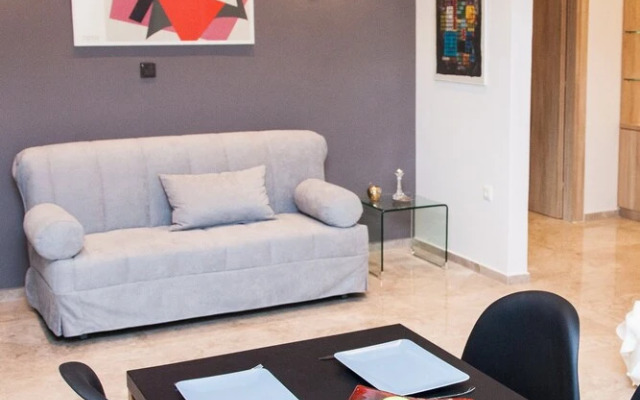 Minimalist 1 BR Apt Next to the Park