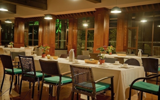 Guilin Crystal Crescent Moon Hotel