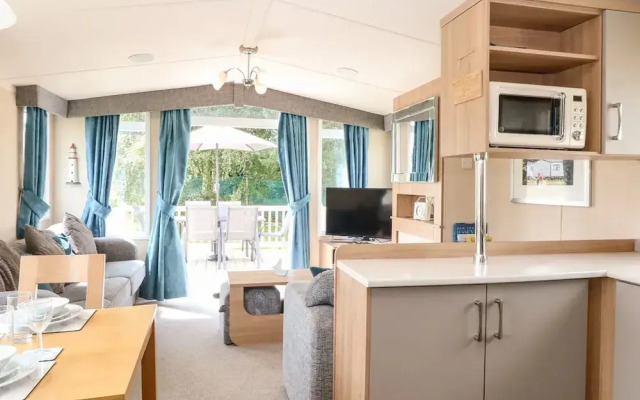 5 Berth 3 Bedroom Caravan Holiday Home in Fritton