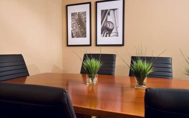 Embassy Suites by Hilton Kansas City International Airport