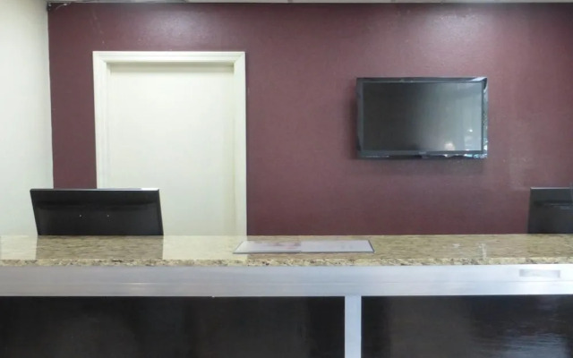 Red Roof Inn & Suites Piqua