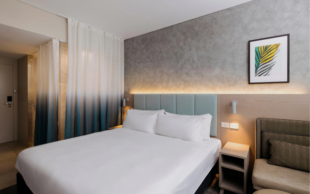 Holiday Inn & Suites Sunshine Coast by IHG – Guest Rooms – Maroochydore