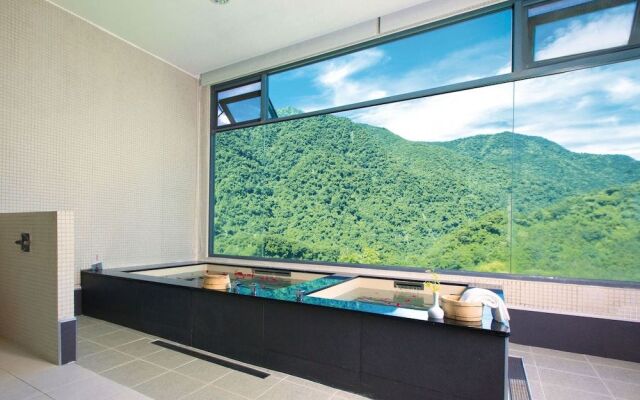 Four Season Beauty Resort